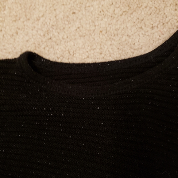 Lightweight sweater material blouse - Picture 2 of 3
